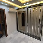 شقة واسعة مريحة بكافة الامكانيات والفرش الحديث في المهندسين قريب من النيل والمتحف وجامعة الدول